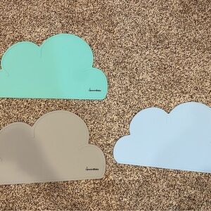 NWOT Cloud Shaped Silicone Placemats Set